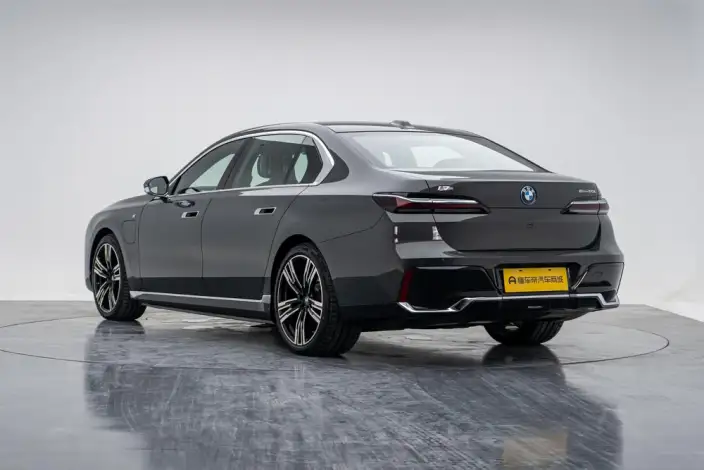 BMW i7 2023 Model eDrive50L Exclusive Model M Sports Set – фото 5