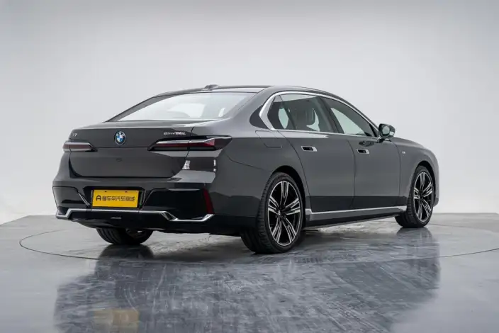BMW i7 2023 Model eDrive50L Exclusive Model M Sports Set – фото 7