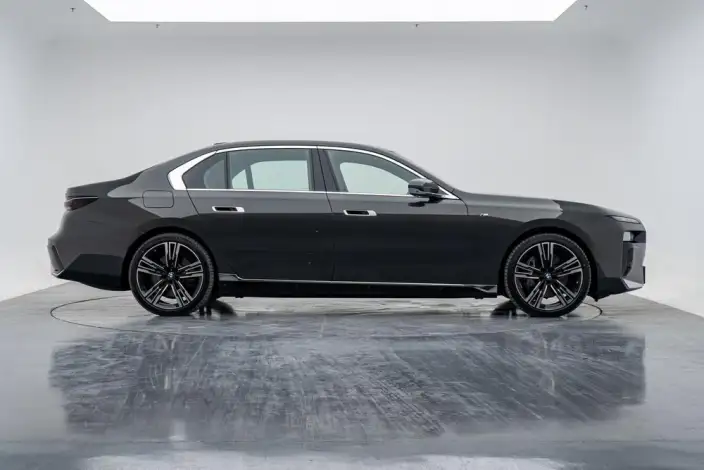 BMW i7 2023 Model eDrive50L Exclusive Model M Sports Set – фото 8