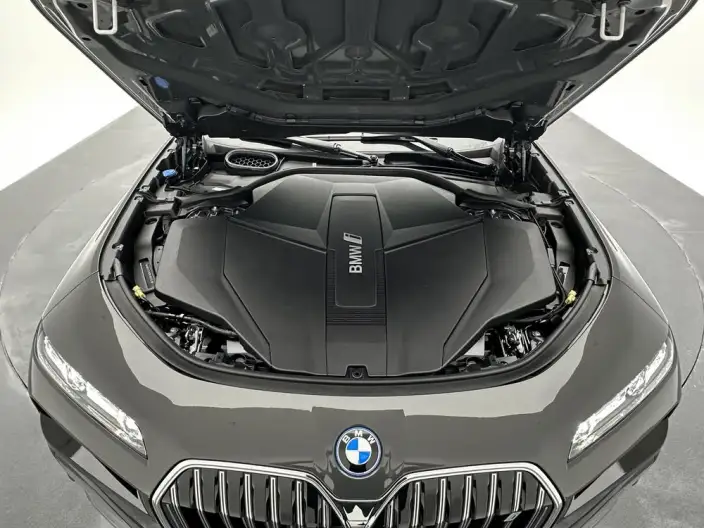 BMW i7 2023 Model eDrive50L Exclusive Model M Sports Set – фото 10