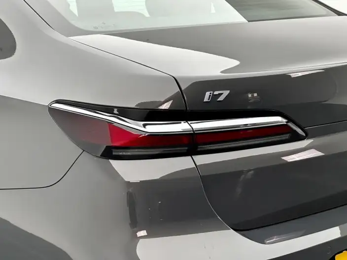 BMW i7 2023 Model eDrive50L Exclusive Model M Sports Set – фото 13