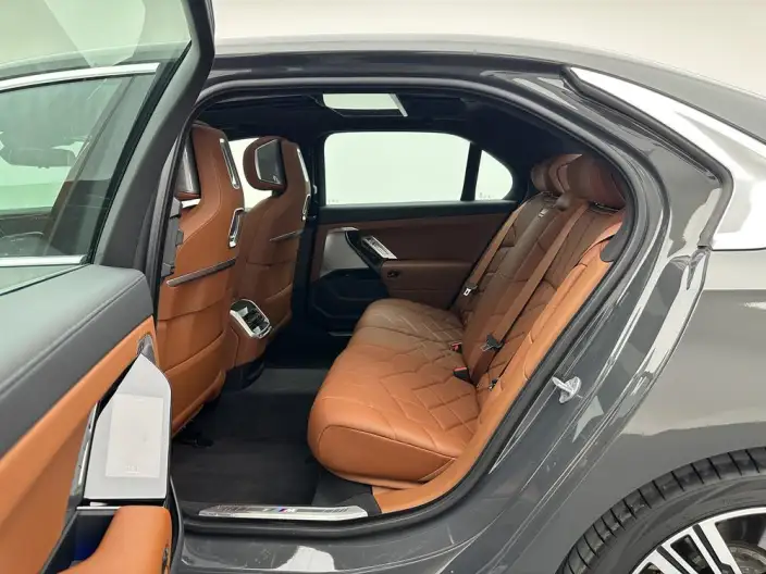 BMW i7 2023 Model eDrive50L Exclusive Model M Sports Set – фото 18