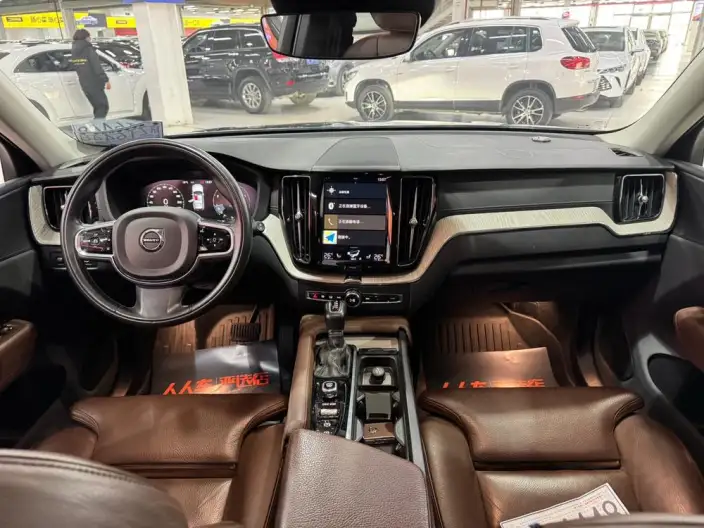 Volvo XC60 2020 Model T5 4WD Smart Range Deluxe Edition – фото 12