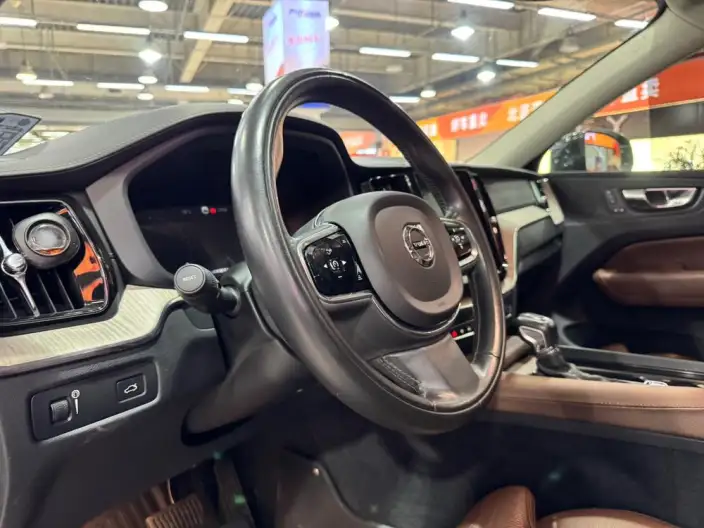 Volvo XC60 2020 Model T5 4WD Smart Range Deluxe Edition – фото 14