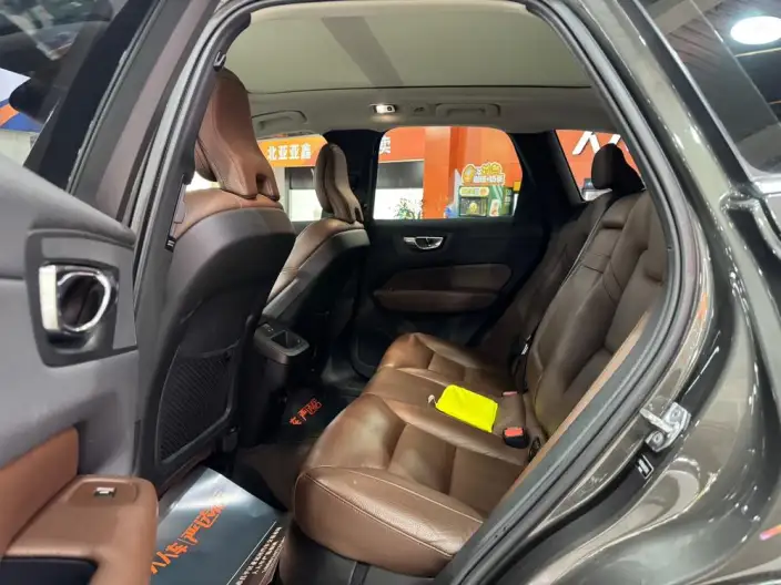 Volvo XC60 2020 Model T5 4WD Smart Range Deluxe Edition – фото 18