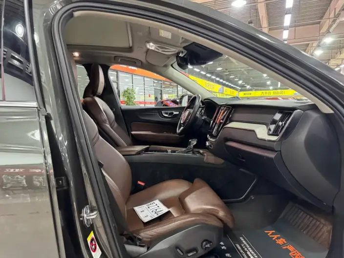 Volvo XC60 2020 Model T5 4WD Smart Range Deluxe Edition – фото 22