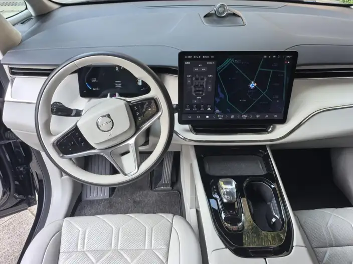 Volvo EM90 2025 Model Ultra VI seat – фото 3