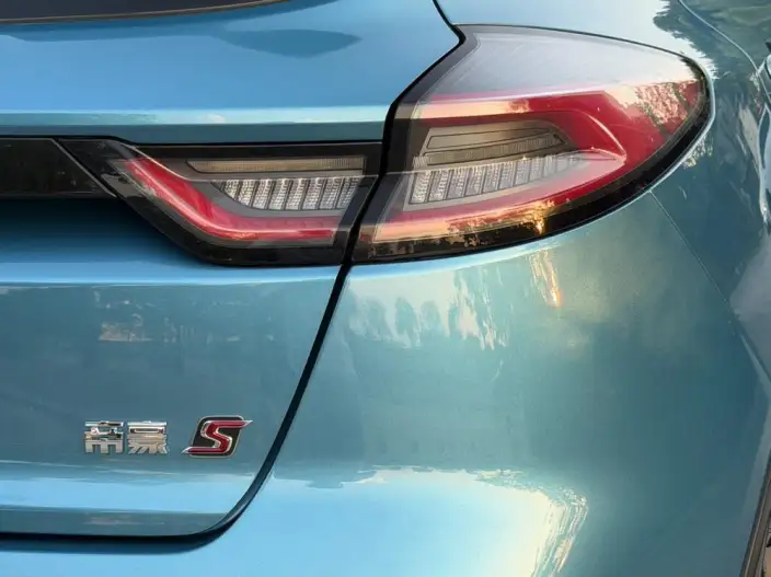 Emgrand S 2021 Model 1.4T CVT Flagship Model – фото 9