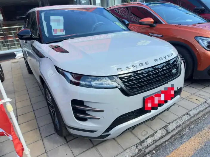 Range Rover Evoque 2026 Model Range Rover Evoque L 2.0T SE – фото 3