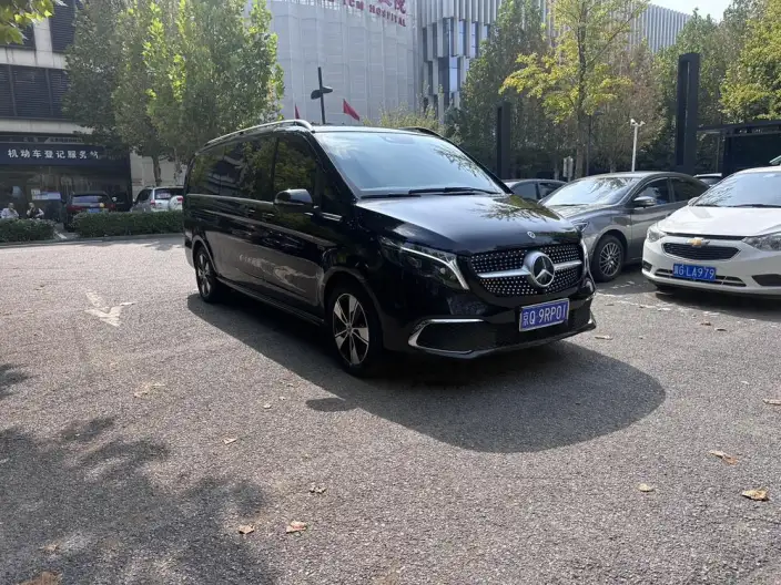 Mercedes-Benz V-Class 2022 Model V 260 L Long wheelbase Premium Edition – фото 2