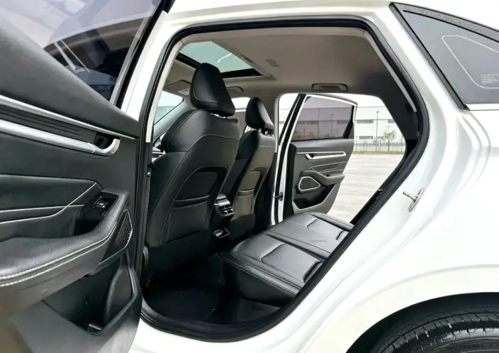 Geely Emgrand 2022 Model No. 4 Gen 1.5L CVT Luxury Model – фото 9