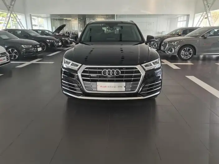 Audi Q5L 2020 Model 45 TFSI Exclusive Fashion Model – фото 2