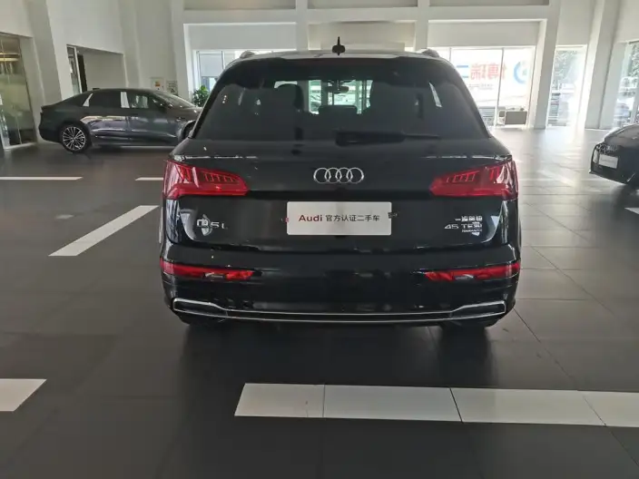 Audi Q5L 2020 Model 45 TFSI Exclusive Fashion Model – фото 5