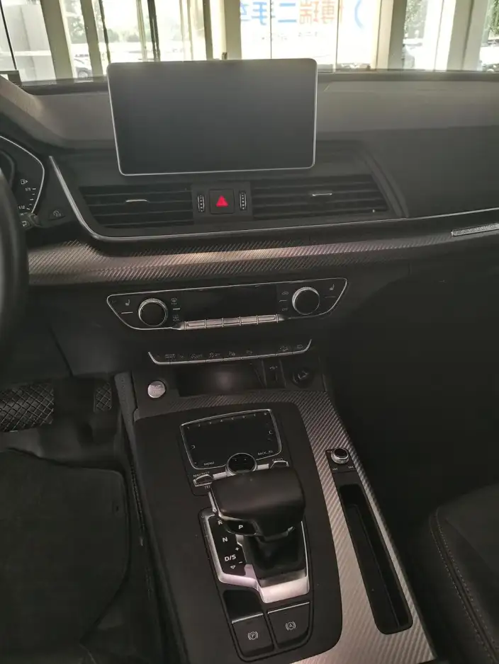 Audi Q5L 2020 Model 45 TFSI Exclusive Fashion Model – фото 11