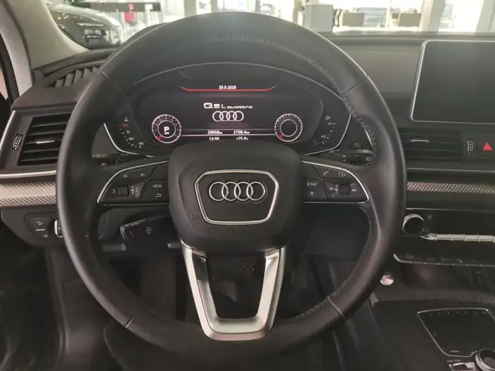 Audi Q5L 2020 Model 45 TFSI Exclusive Fashion Model – фото 12