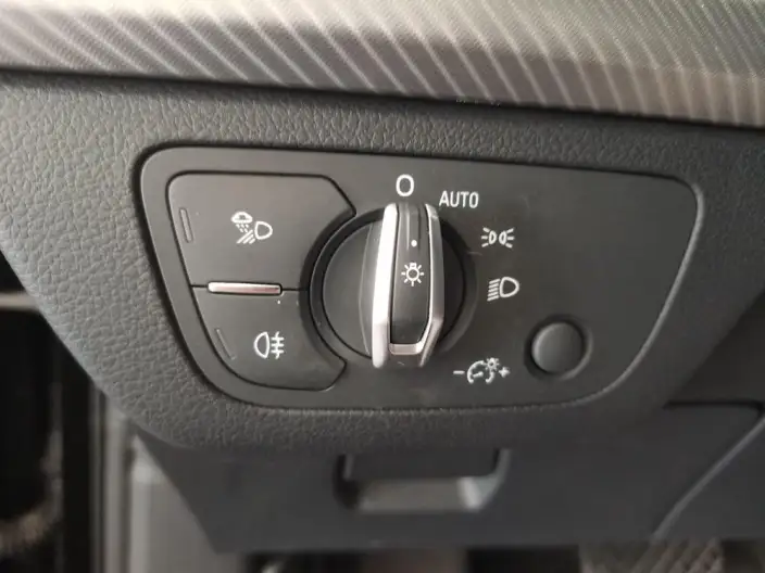 Audi Q5L 2020 Model 45 TFSI Exclusive Fashion Model – фото 13