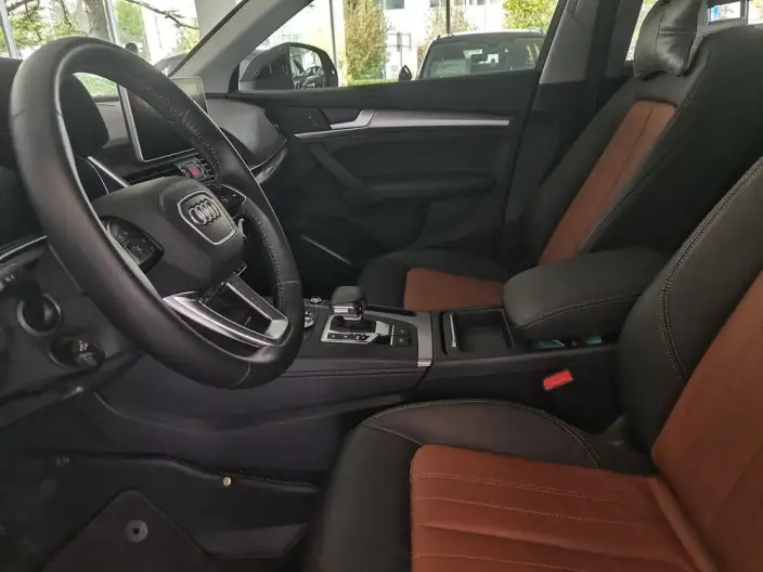Audi Q5L 2020 Model 45 TFSI Exclusive Fashion Model – фото 14