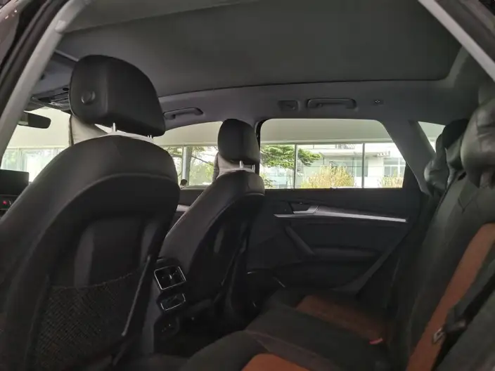Audi Q5L 2020 Model 45 TFSI Exclusive Fashion Model – фото 15