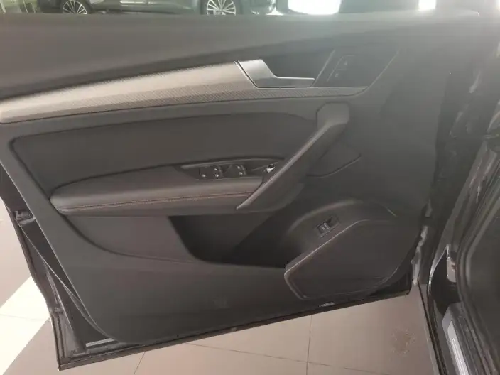Audi Q5L 2020 Model 45 TFSI Exclusive Fashion Model – фото 17