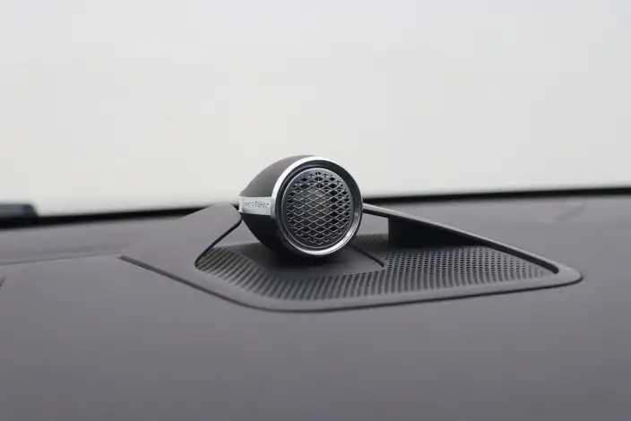 Volvo EM90 2025 Model Ultra VI seat – фото 8