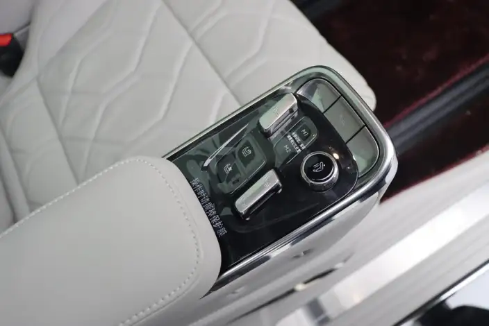 Volvo EM90 2025 Model Ultra VI seat – фото 12