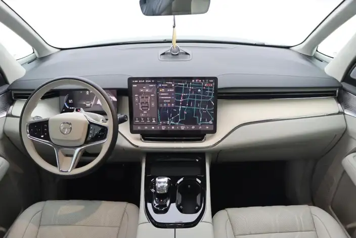 Volvo EM90 2025 Model Ultra VI seat – фото 13