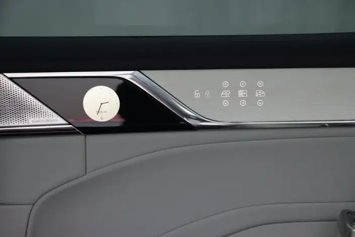 Volvo EM90 2025 Model Ultra VI seat – фото 17