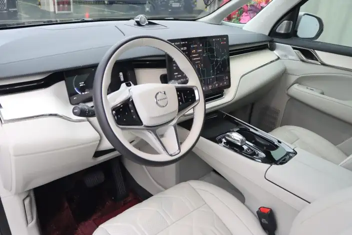 Volvo EM90 2025 Model Ultra VI seat – фото 18