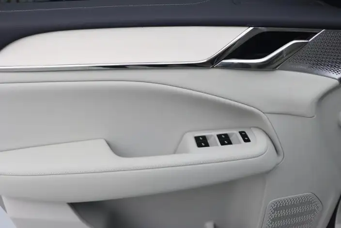 Volvo EM90 2025 Model Ultra VI seat – фото 24