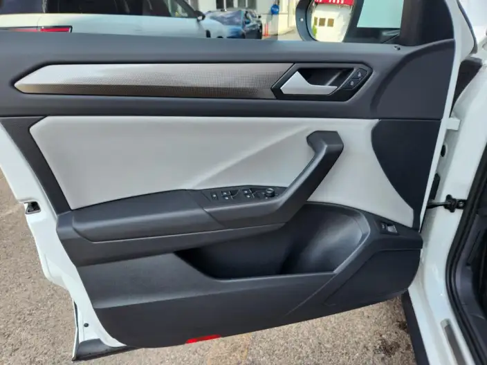 Volkswagen T-Roc 2023 Model 300TSI DSG Chenguang Edition – фото 7