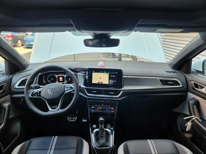Volkswagen T-Roc 2023 Model 300TSI DSG Chenguang Edition – фото 9