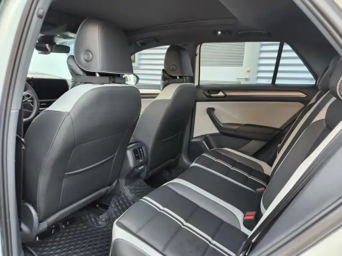 Volkswagen T-Roc 2023 Model 300TSI DSG Chenguang Edition – фото 14