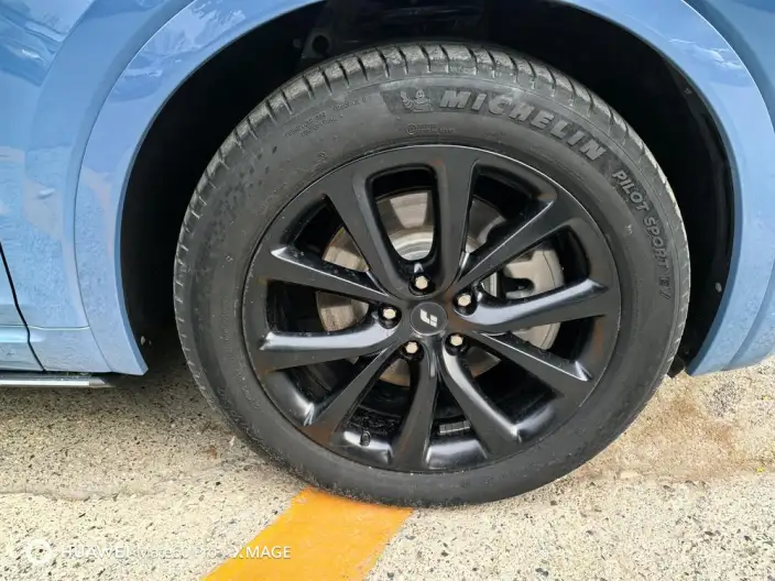 Li Auto ONE 2021 Model Extended Range 6 seat Edition – фото 5
