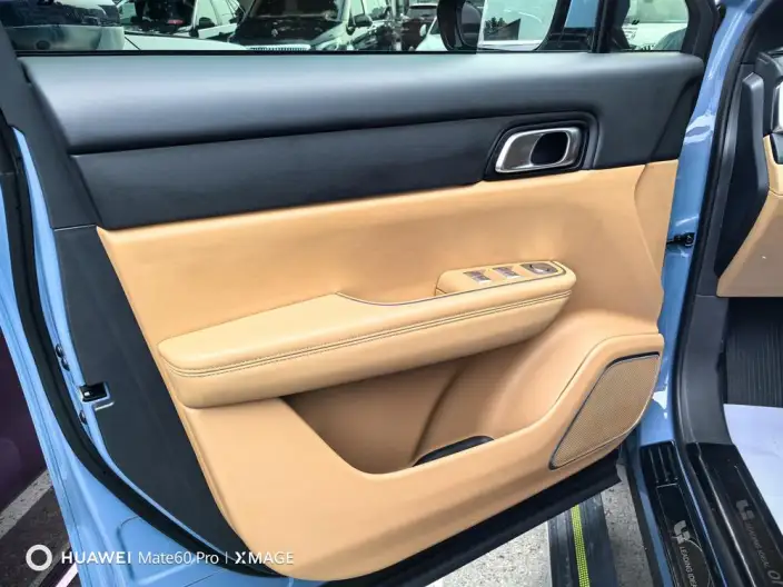 Li Auto ONE 2021 Model Extended Range 6 seat Edition – фото 6