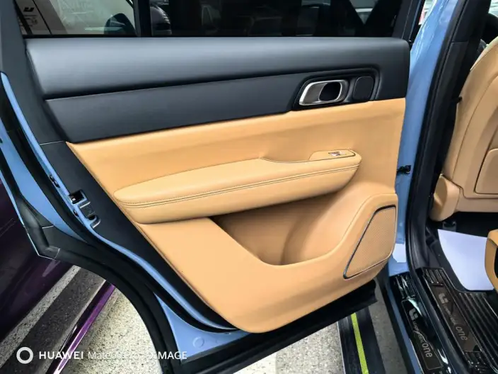 Li Auto ONE 2021 Model Extended Range 6 seat Edition – фото 9