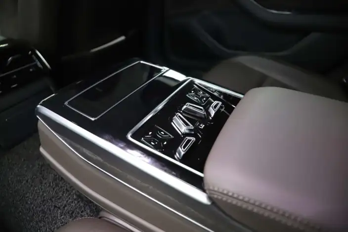 Audi A8 2021 Model A8L 50 TFSI quattro Comfort Model – фото 5