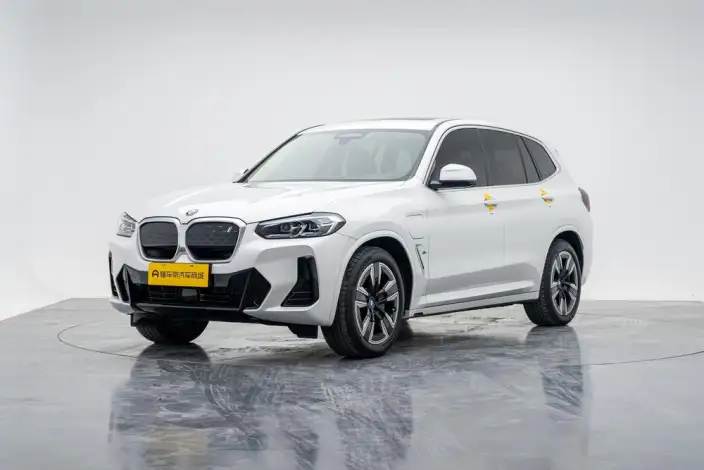 BMW iX3 2024 Model Leading Model – фото 1