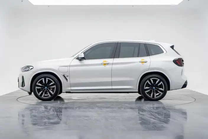 BMW iX3 2024 Model Leading Model – фото 4