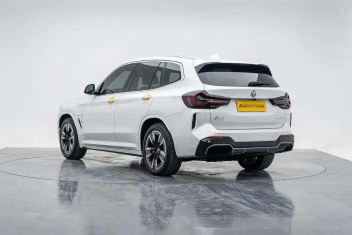 BMW iX3 2024 Model Leading Model – фото 5