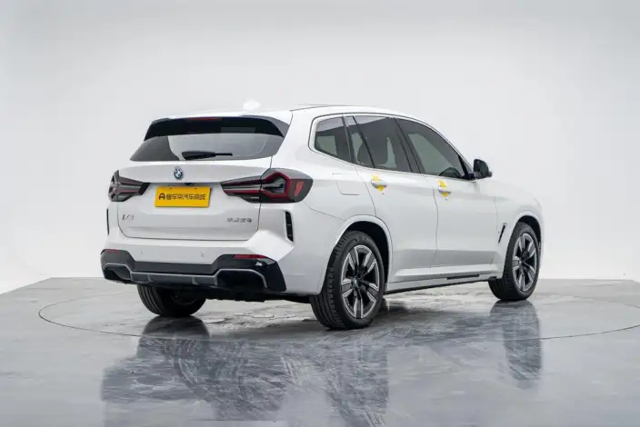 BMW iX3 2024 Model Leading Model – фото 7