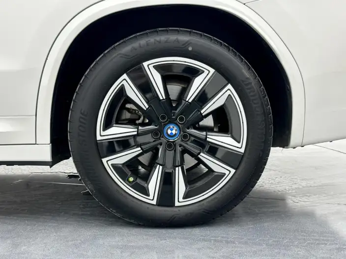 BMW iX3 2024 Model Leading Model – фото 9