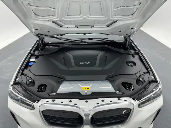 BMW iX3 2024 Model Leading Model – фото 10