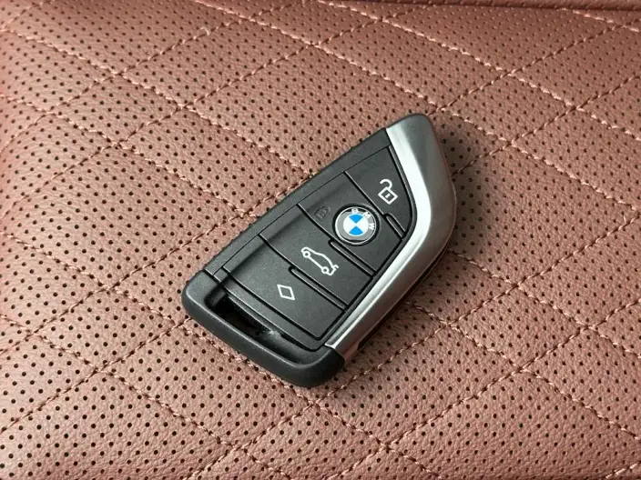 BMW iX3 2024 Model Leading Model – фото 11