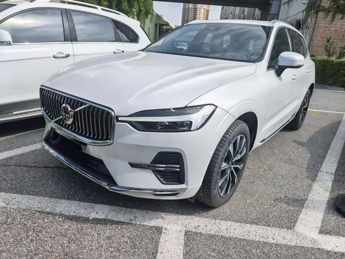 Volvo XC60 2025 Model B5 4WD Smart Range Deluxe Edition – фото 1