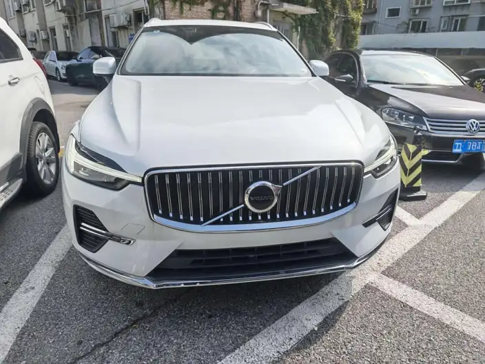 Volvo XC60 2025 Model B5 4WD Smart Range Deluxe Edition – фото 2