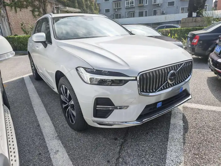 Volvo XC60 2025 Model B5 4WD Smart Range Deluxe Edition – фото 3