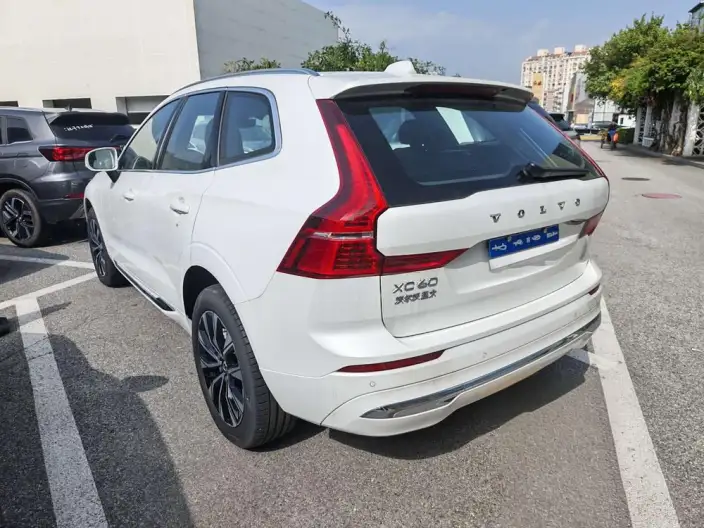 Volvo XC60 2025 Model B5 4WD Smart Range Deluxe Edition – фото 4