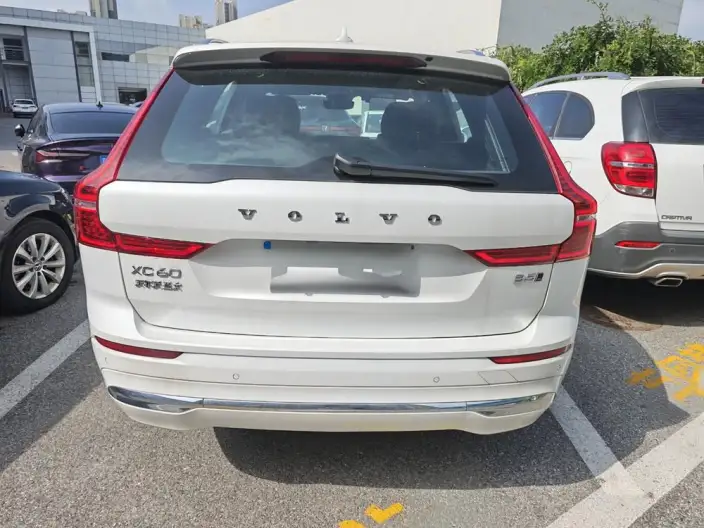 Volvo XC60 2025 Model B5 4WD Smart Range Deluxe Edition – фото 5