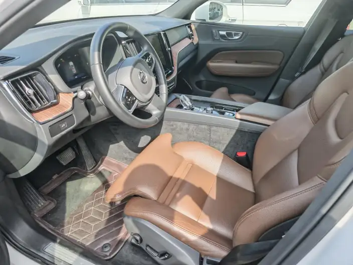 Volvo XC60 2025 Model B5 4WD Smart Range Deluxe Edition – фото 9