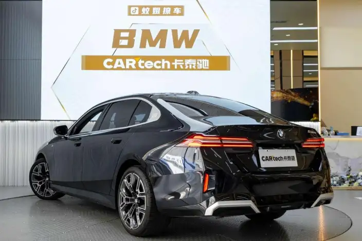 BMW 5 Series 2024 Model 530Li Exclusive Model M Sports Set – фото 4